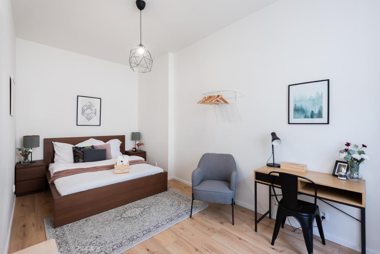10 Min City Centre 5 People Apartment, Free Coffee プラハ エクステリア 写真