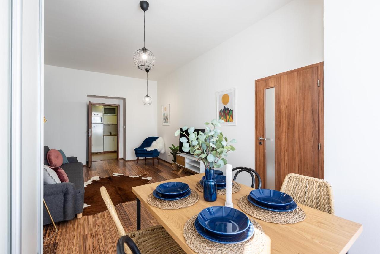 10 Min City Centre 5 People Apartment, Free Coffee プラハ エクステリア 写真