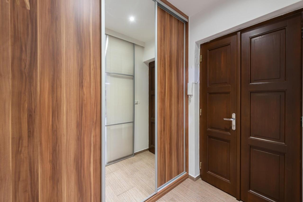 10 Min City Centre 5 People Apartment, Free Coffee プラハ エクステリア 写真